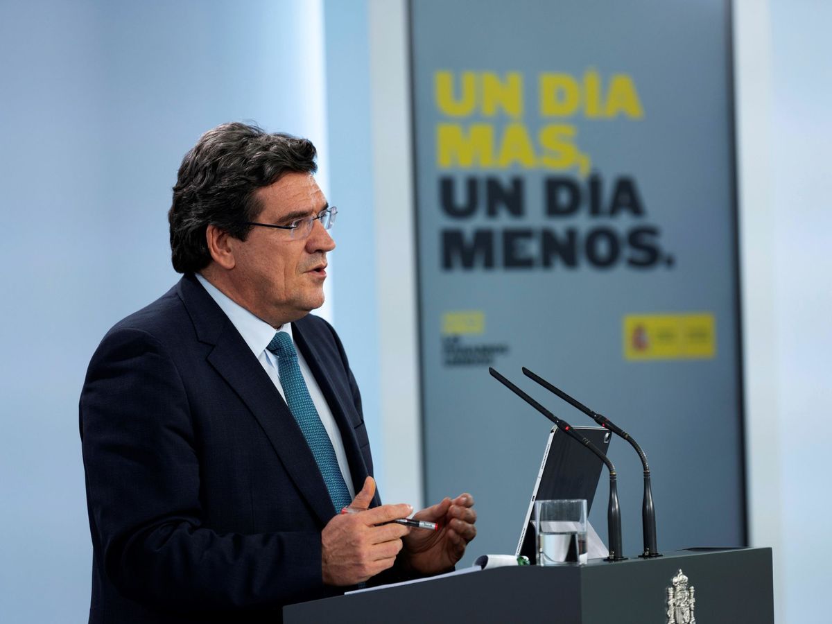 Foto: El ministro de Inclusión, Seguridad Social y Migraciones, José Luis Escrivá, durante una rueda de prensa en Moncloa. (EFE)