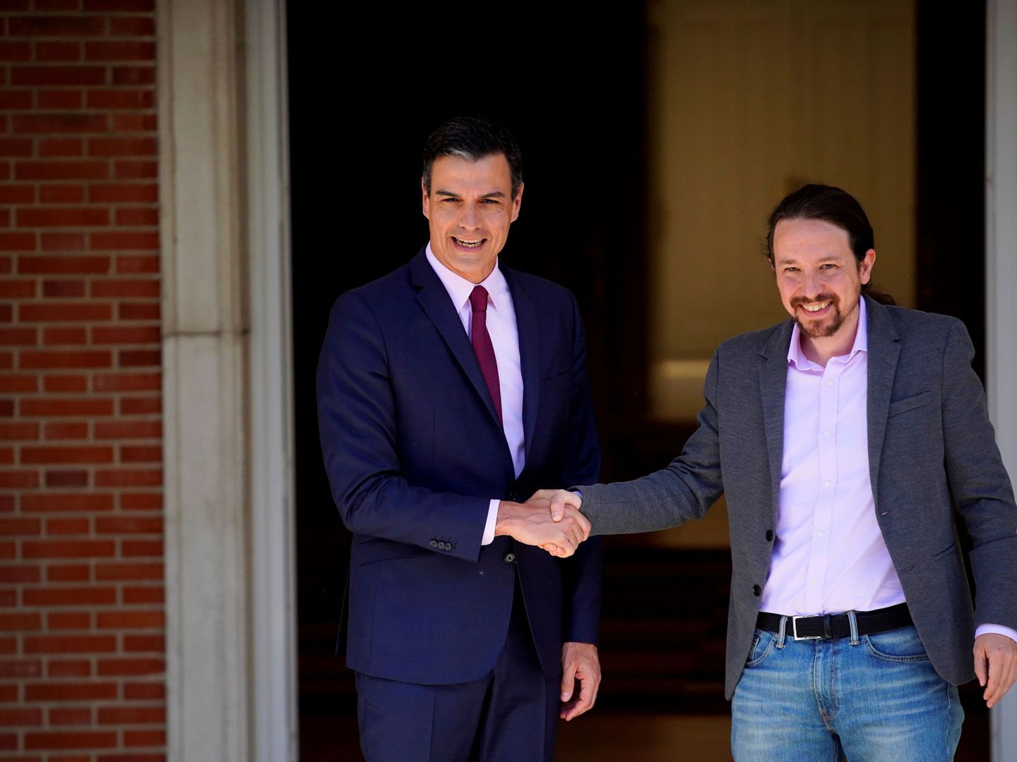 Pedro Sánchez y Pablo Iglesias, en uno de sus encuentros en Moncloa. (EFE)