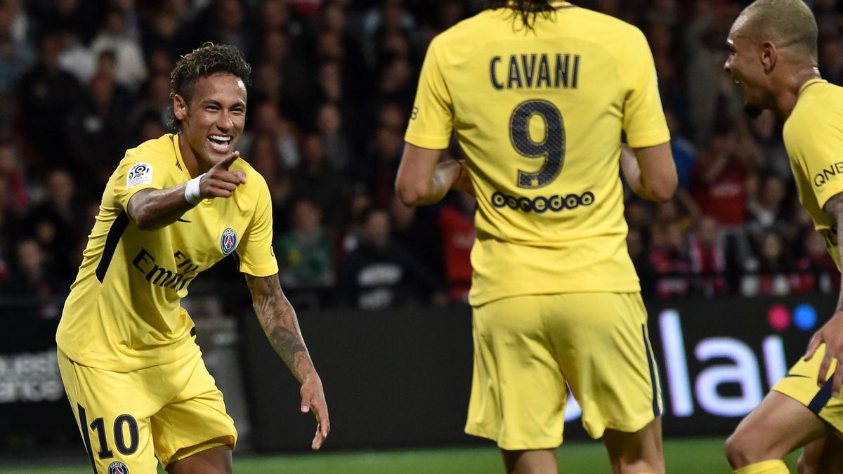 Enfado entre Neymar y Cavani en el PSG... por ser el dueño del balón