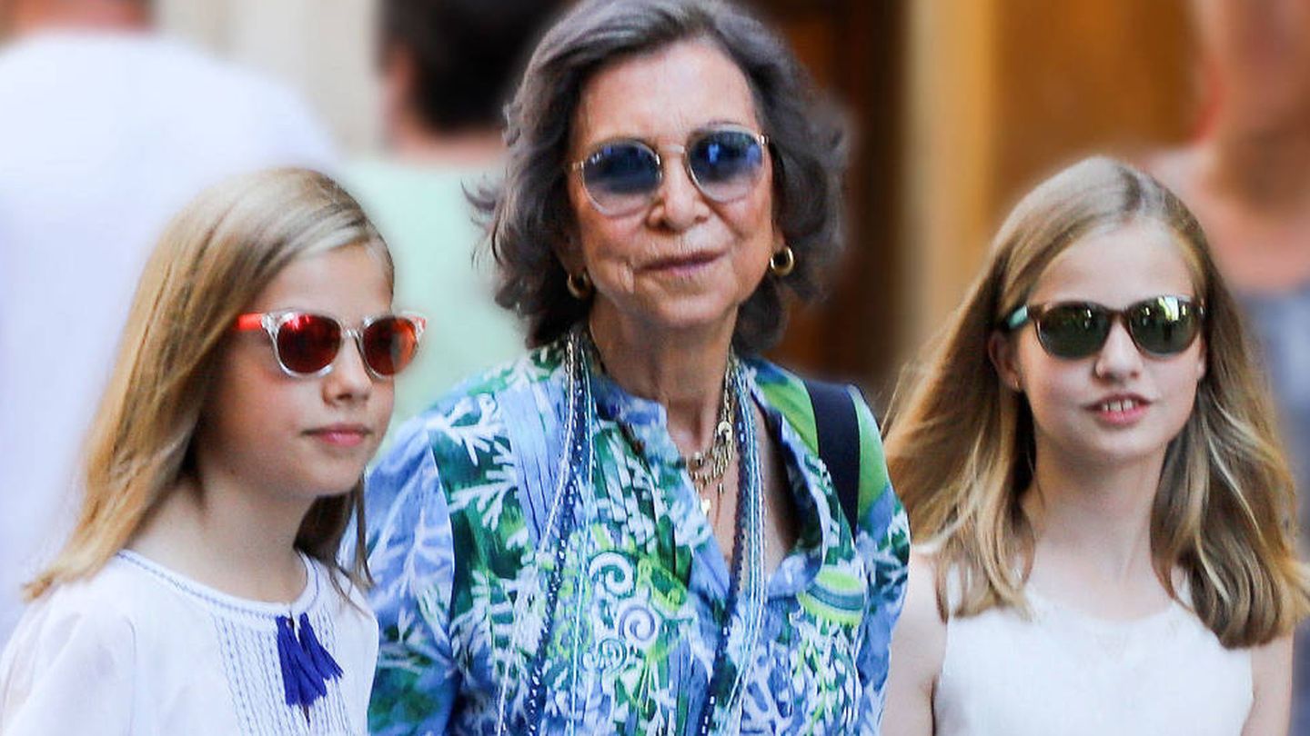  La reina Sofía con sus nietas. (Getty)