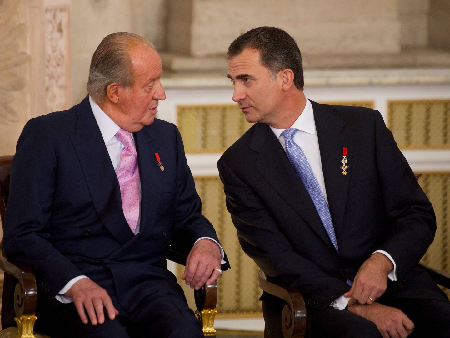 Juan Carlos I y Felipe VI. (Reuters)