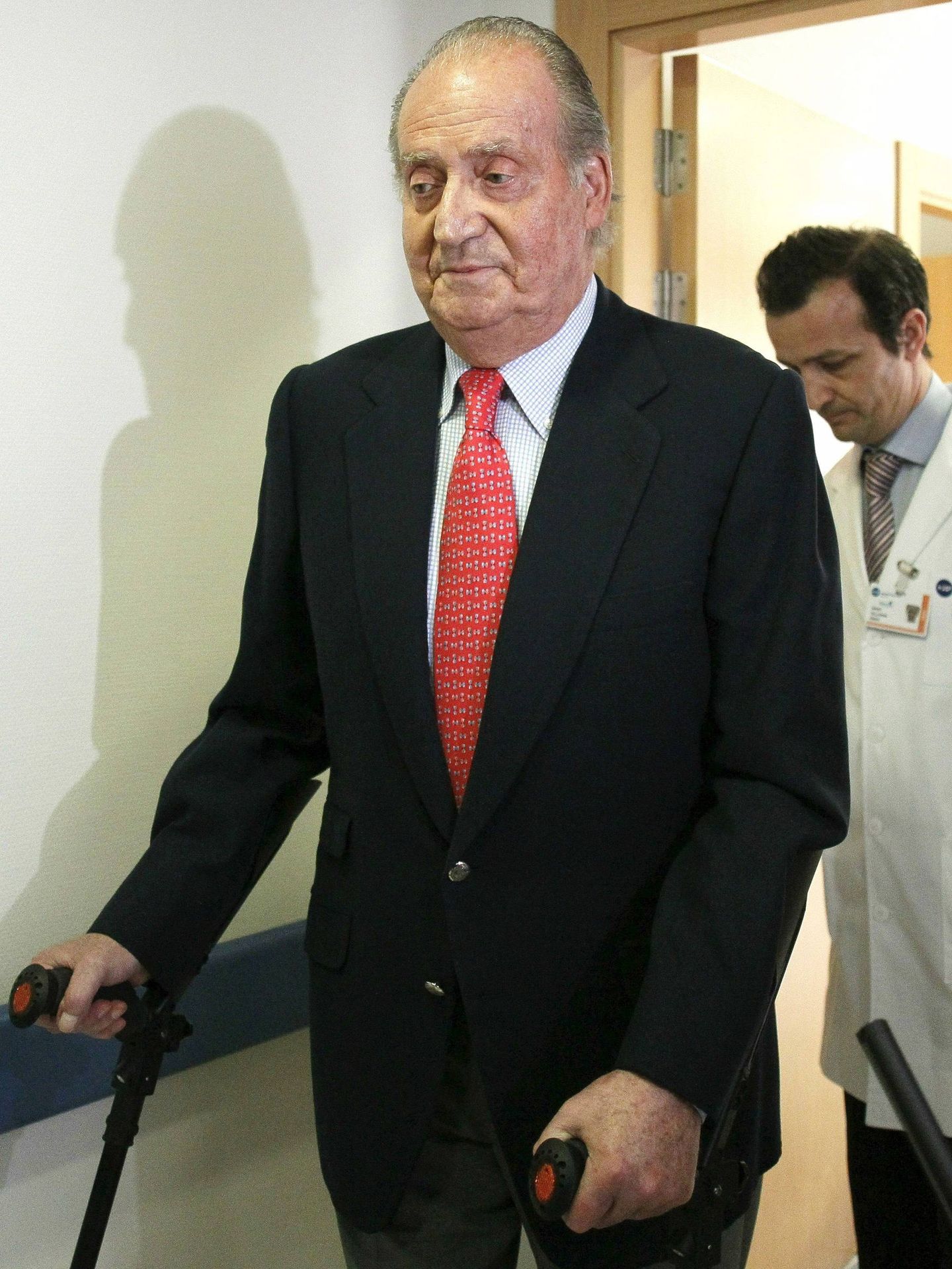 Don Juan Carlos el día que pidió disculpas tras su cacería en Botsuana. (EFE)