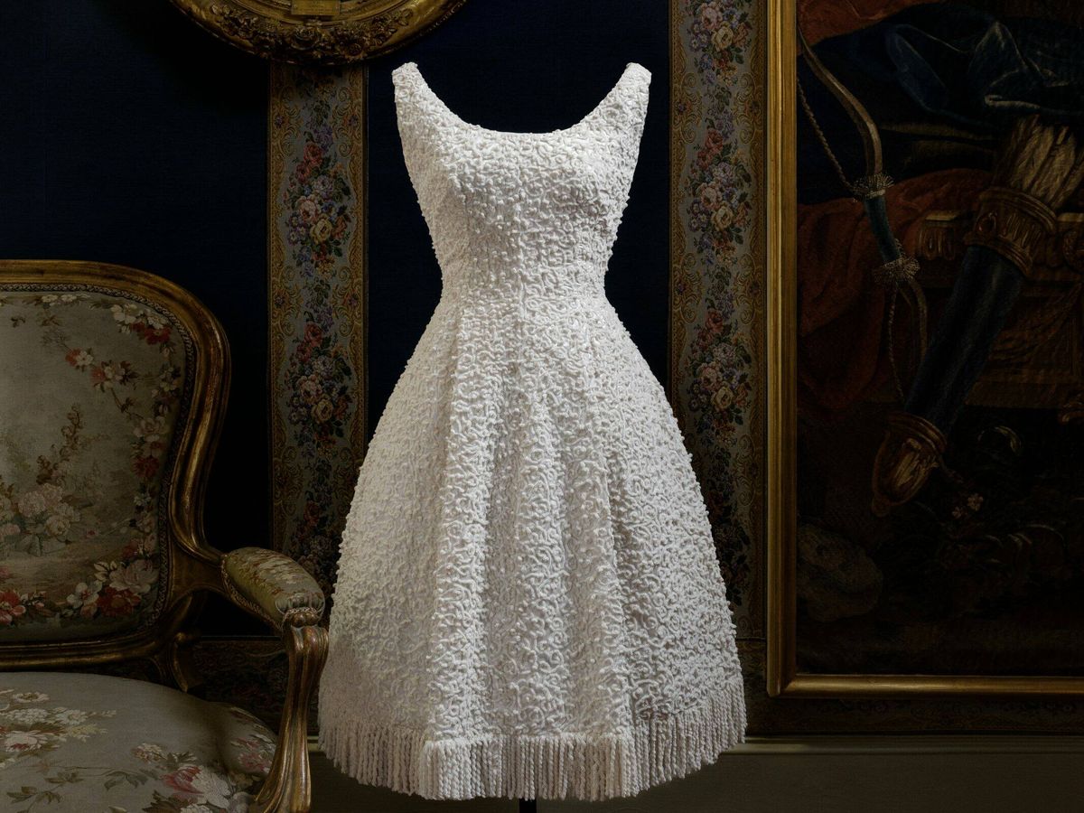 Foto: Vestido de cóctel de Cayetana Fitz-James Stuart, XVIII duquesa de Alba, diseñado por Manuel Pertegaz. (Cortesía)