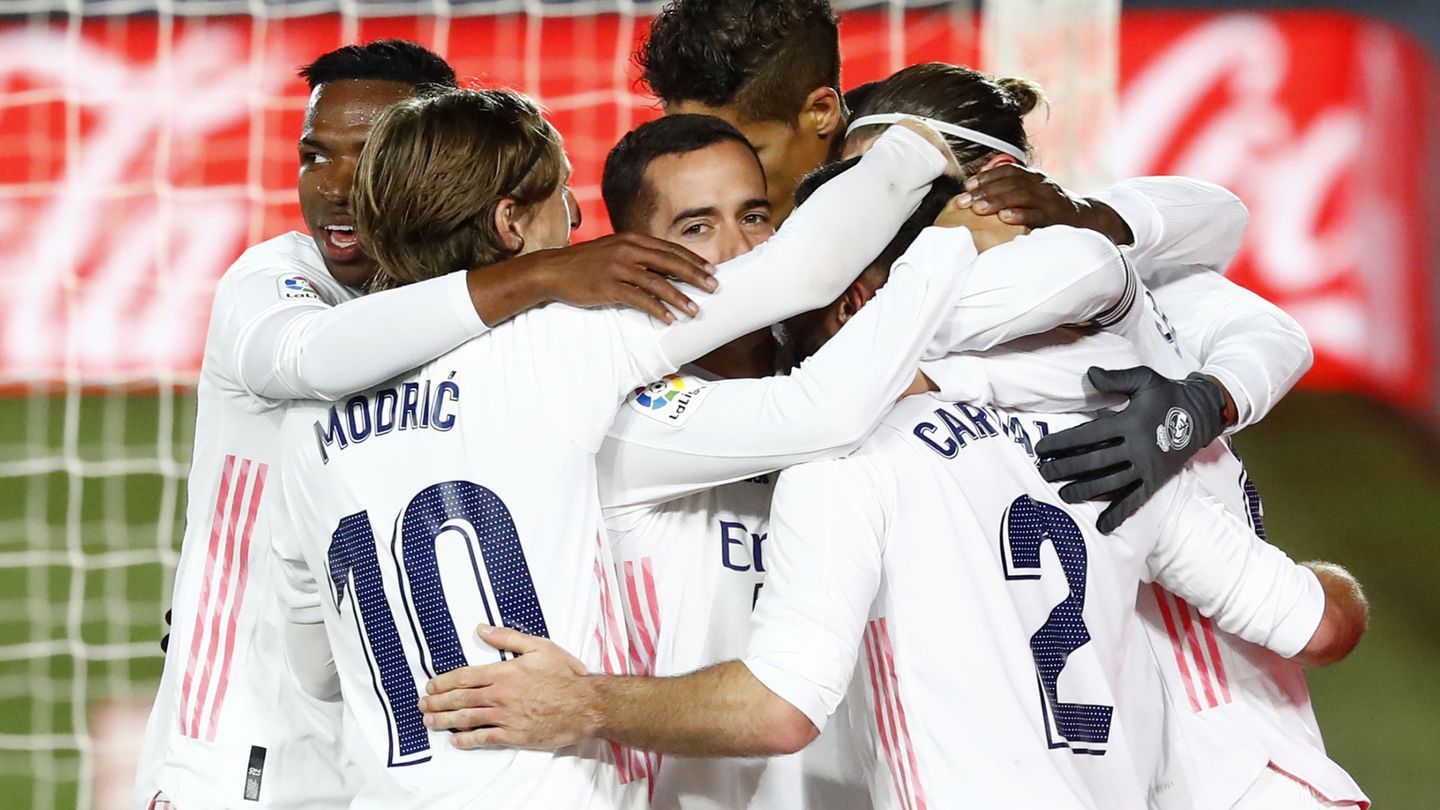 El equipo blanco celebra el segundo gol. (Reuters)