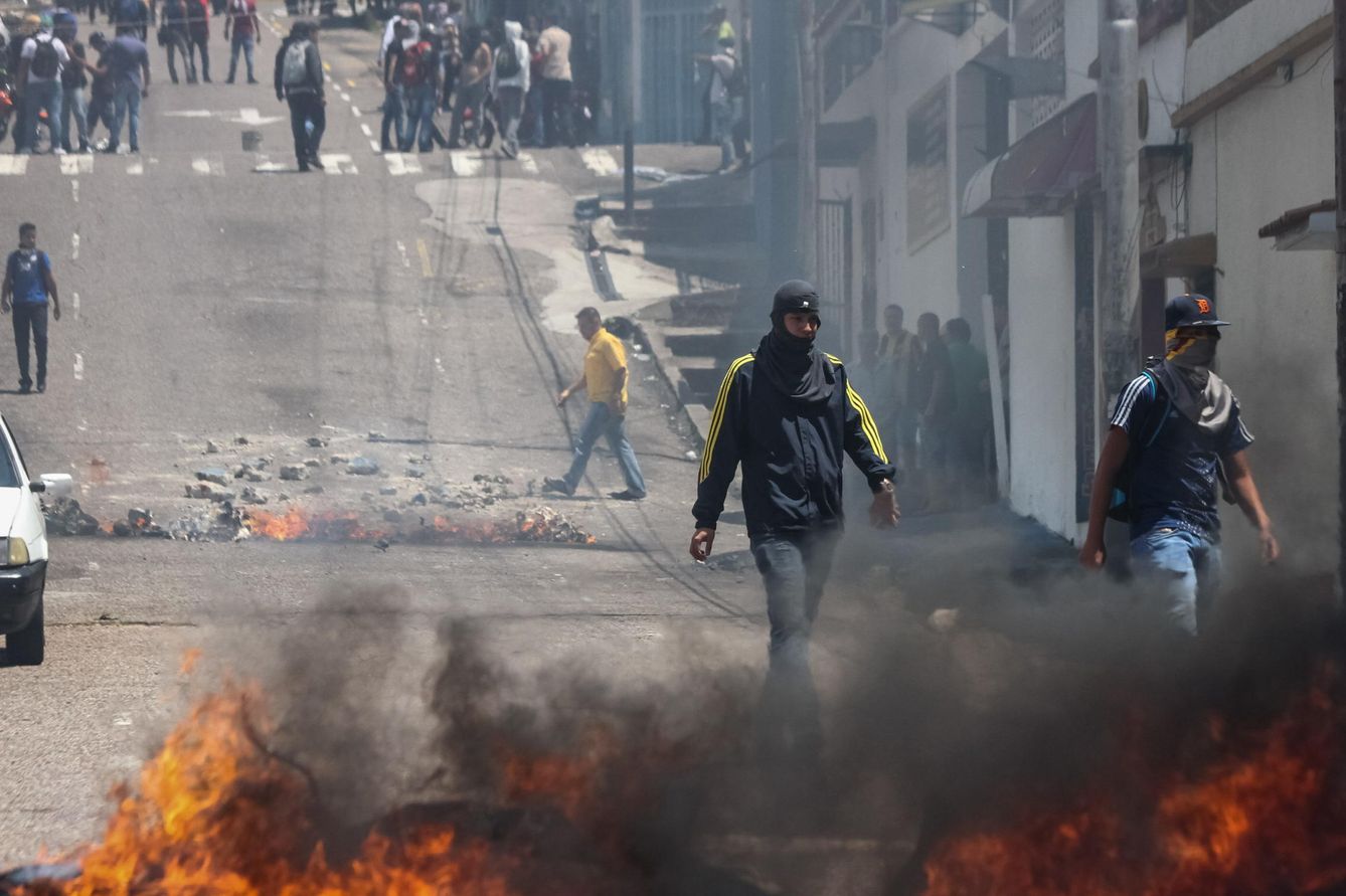 Manifestación contra el Gobierno de Maduro en San Cristóbal (Efe).