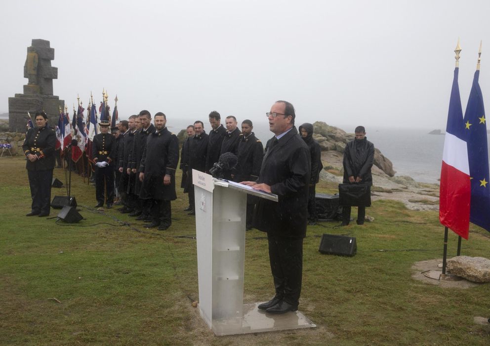 Foto: El presidente Hollande durante el mítin en la isla de Sein, el pasado lunes. (Reuters)