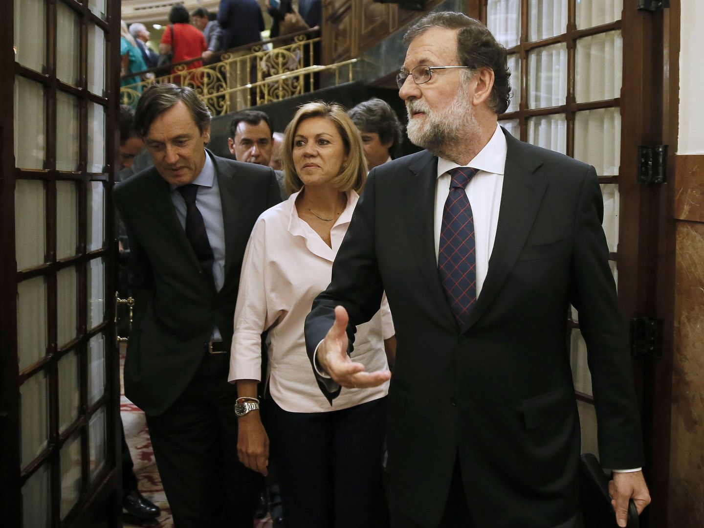 Rajoy abandona el hemiciclo del Congreso. (EFE)