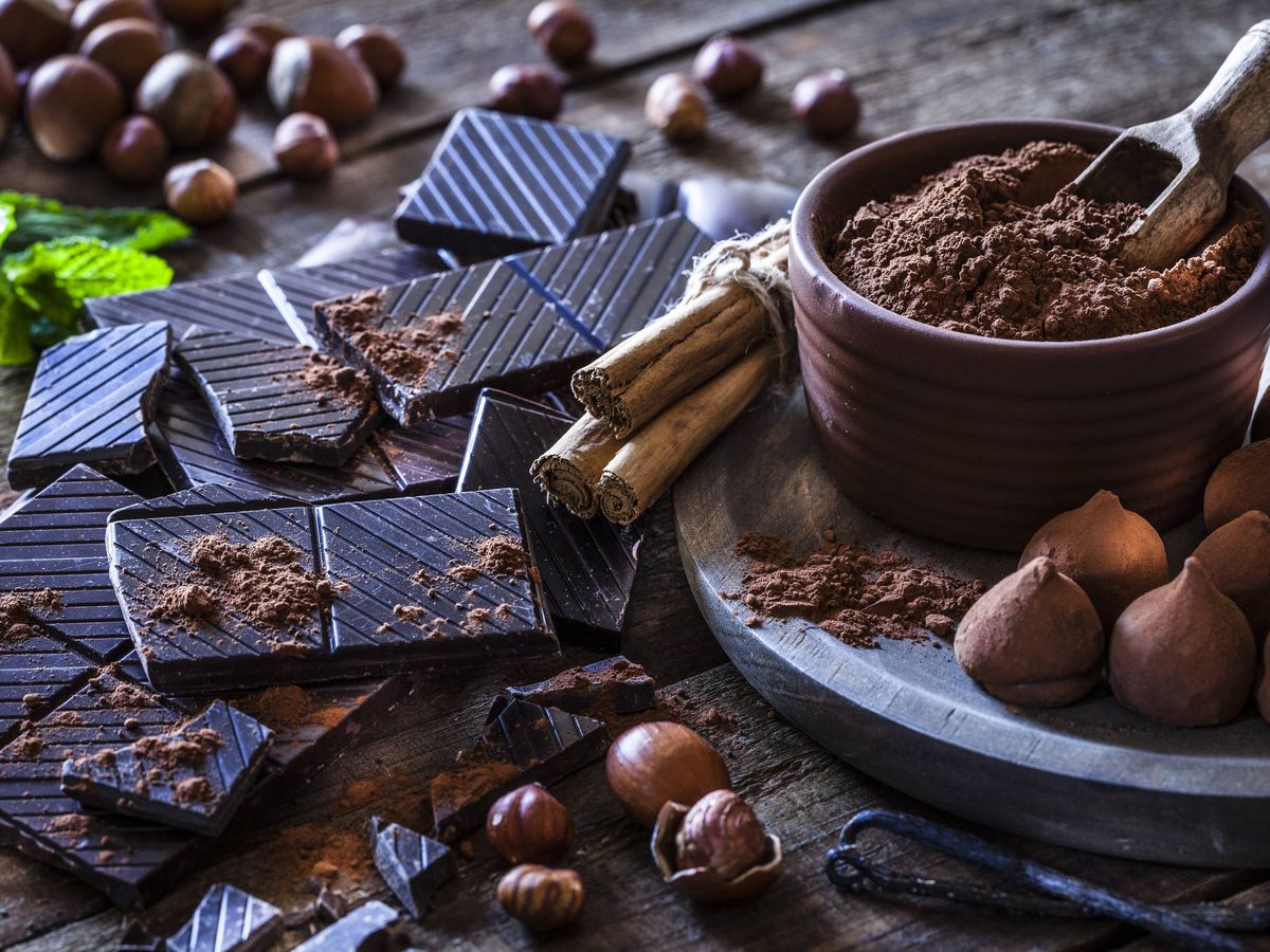 Foto: Esto es lo que dice la ciencia sobre tomar chocolate después de cenar. (iStock)