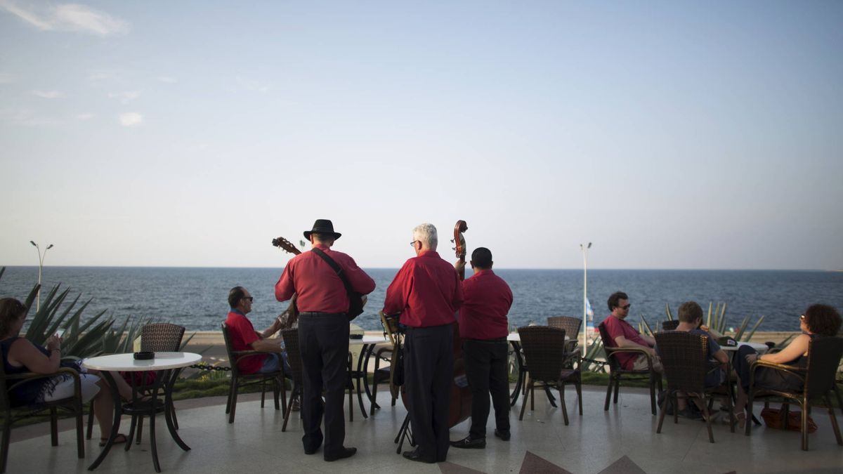 En busca del turismo 'imposible': cubanos en los hoteles de lujo... de su país