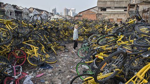 La burbuja de las bicicletas compartidas: nos colamos en un enorme vertedero de bicis 
