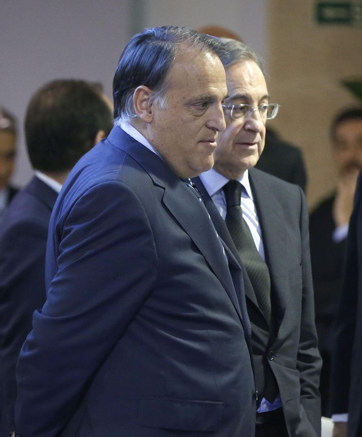 Foto: Javier Tebas, presidente de LaLiga, y Florentino Pérez, presidente del Real Madrid. (EFE)