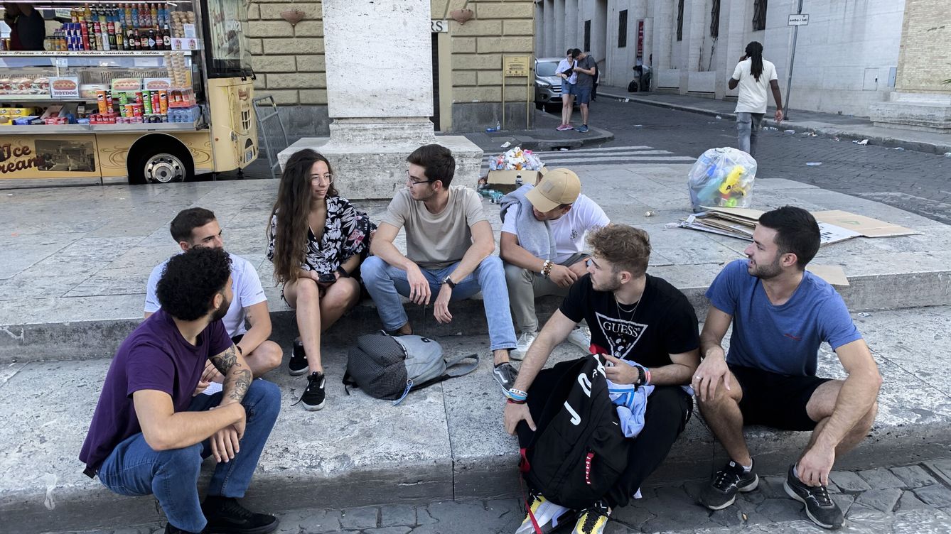 Caos absoluto y noches al raso: la búsqueda desesperada de los Erasmus españoles en Italia