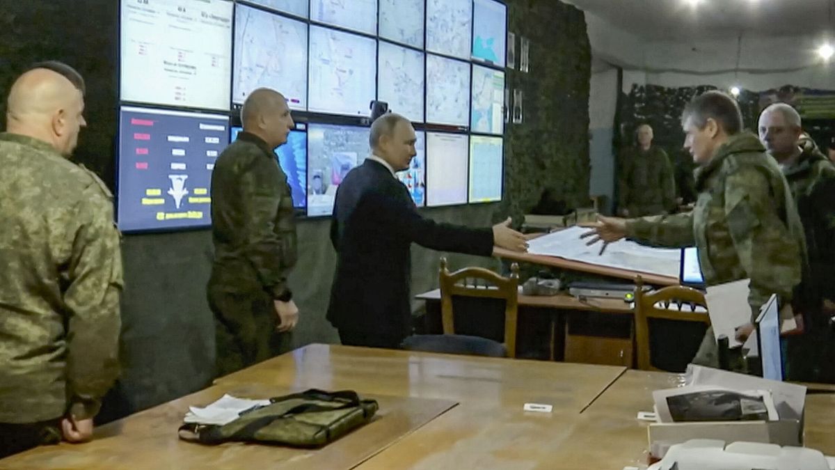 Putin visita por sorpresa Jersón y Lugansk para evaluar la situación