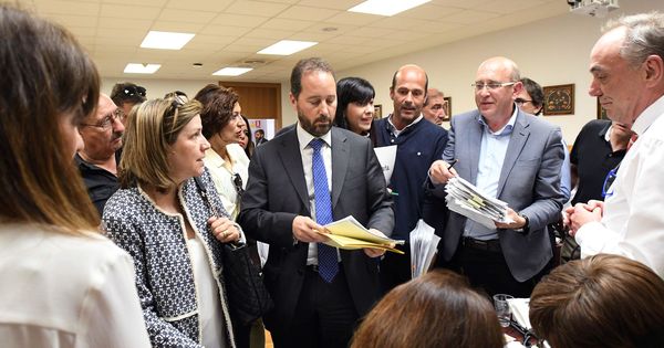 Foto: El recuento en la Junta Electoral de León. EFE