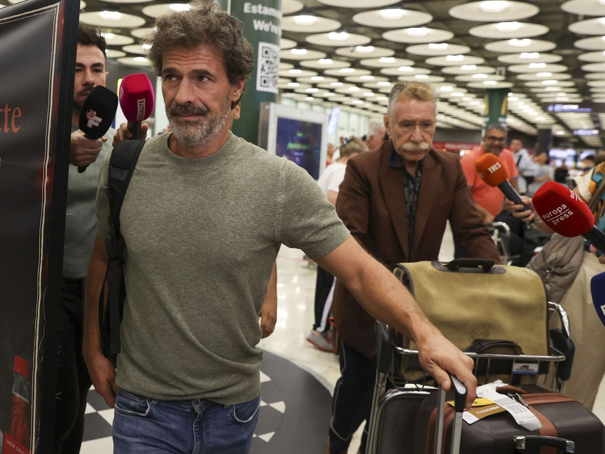 Foto: Roldolfo Sancho a su llegada al aeropuerto de Madrid. (EFE/Kiko Huesca)