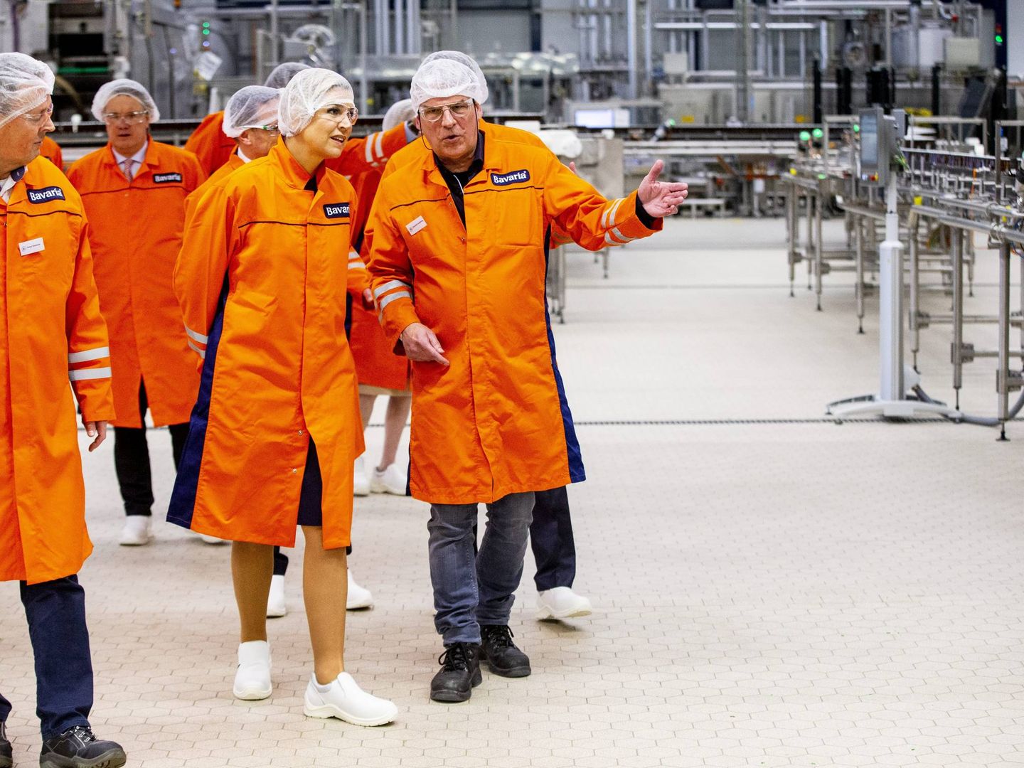 La reina Máxima durante su visita a la fábrica de cerveza Bavaria. (Cordon Press)