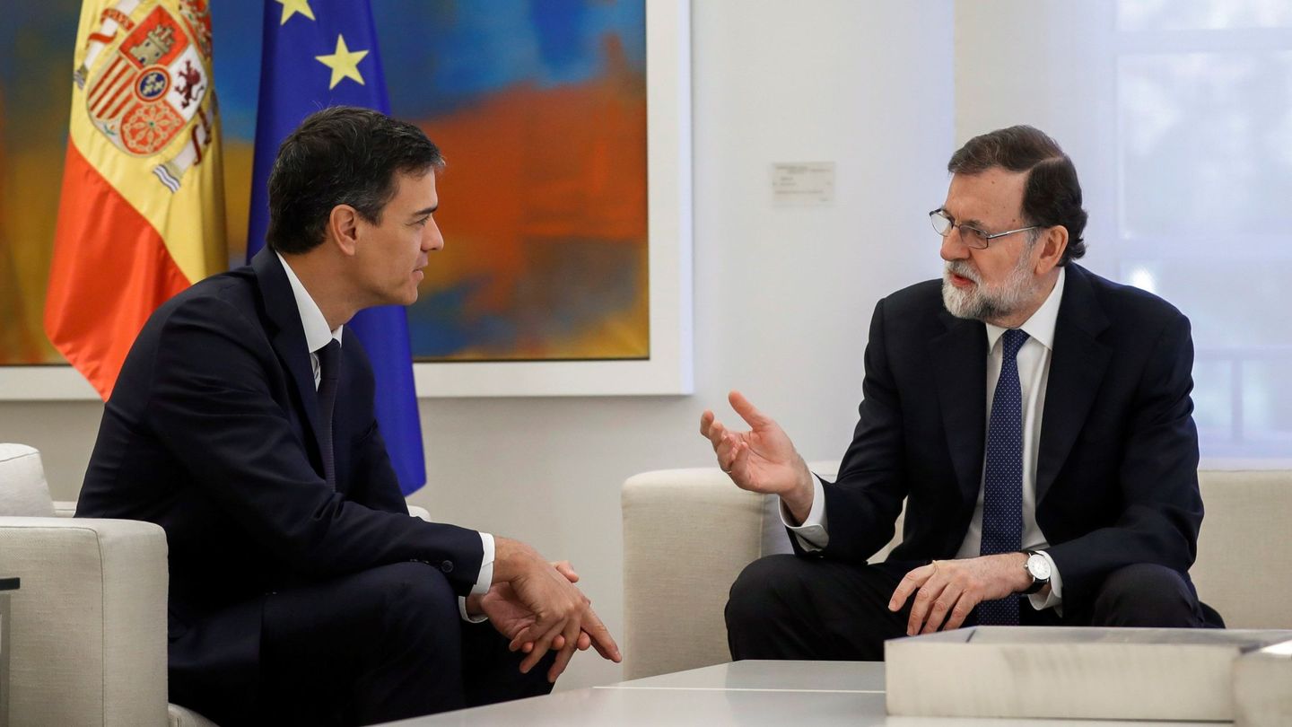 Mariano Rajoy y Pedro Sánchez en Moncloa. (EFE)