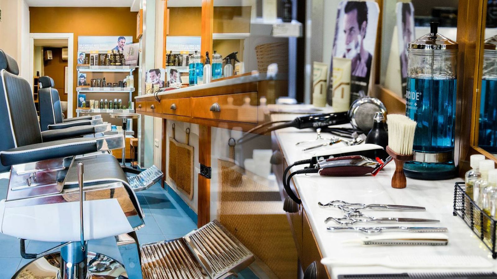 Foto: El interior de la peluquería de Manuel Aranda, en Madrid. 