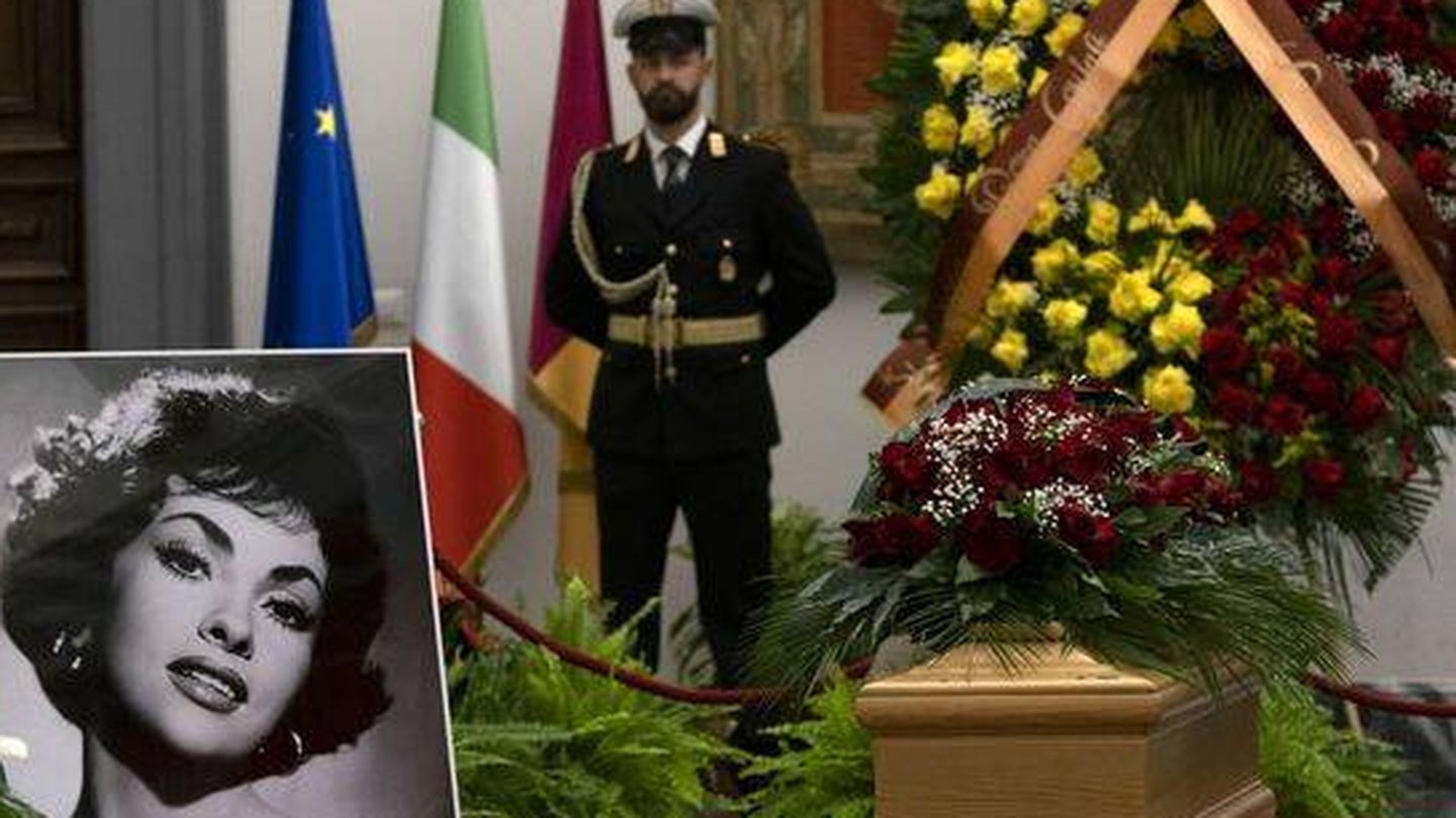  Una imagen del funeral de la legendaria actriz italiana. (EFE/Massimo Percossi)