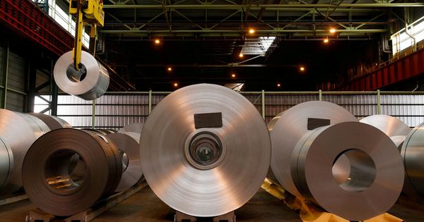 Foto: Ovillos de metal en una planta de acero de ArcelorMittal en Bélgica. (Reuters)