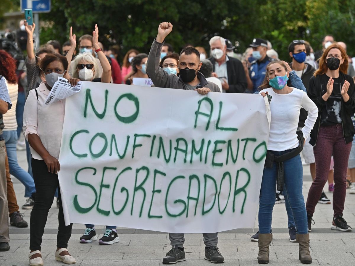 Foto: Protestas por las medidas de confinamiento decretadas en Madrid (EFE)
