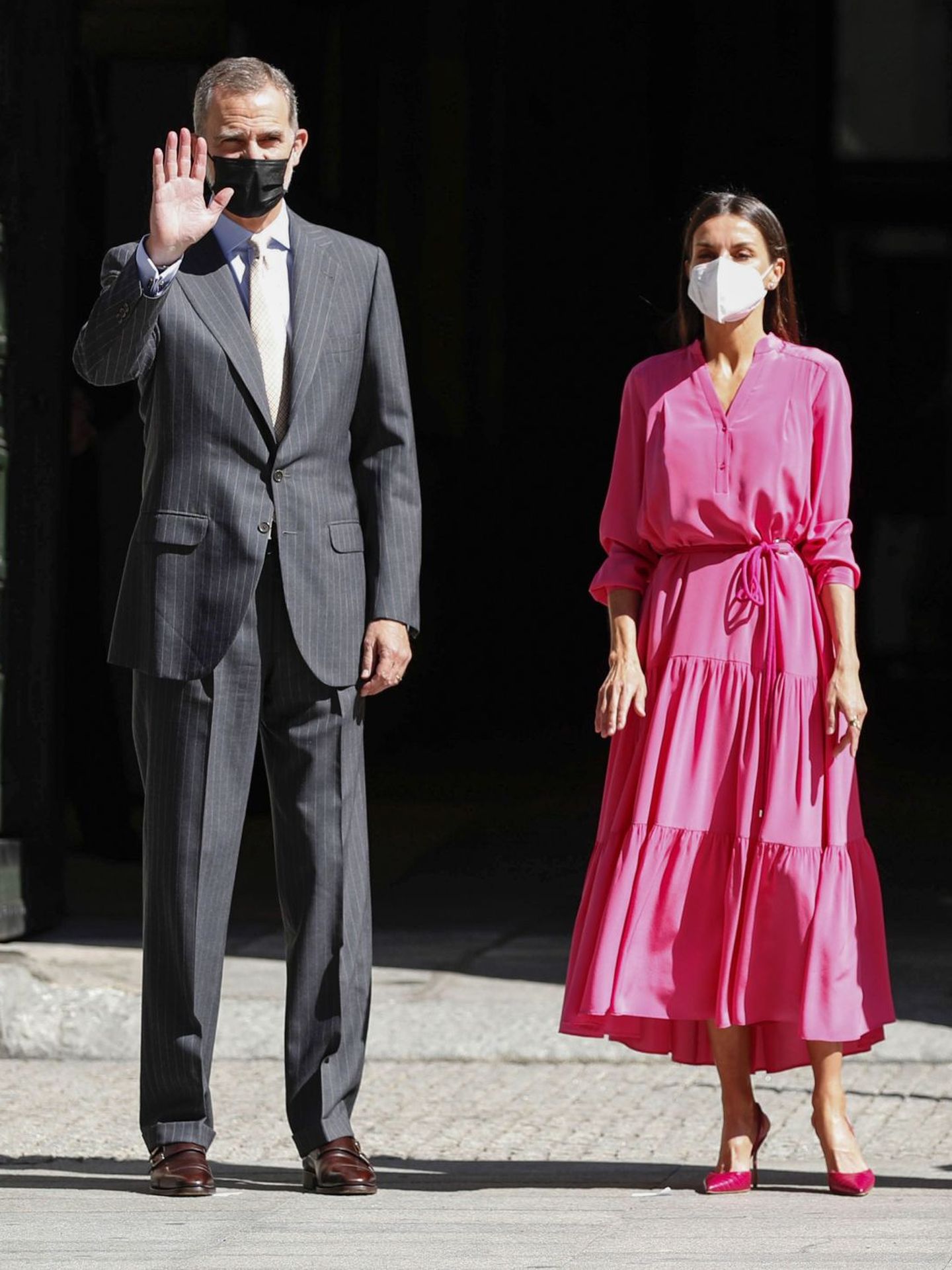 La reina Letizia, con el vestido fucsia de Hugo Boss en 2021. (EFE)