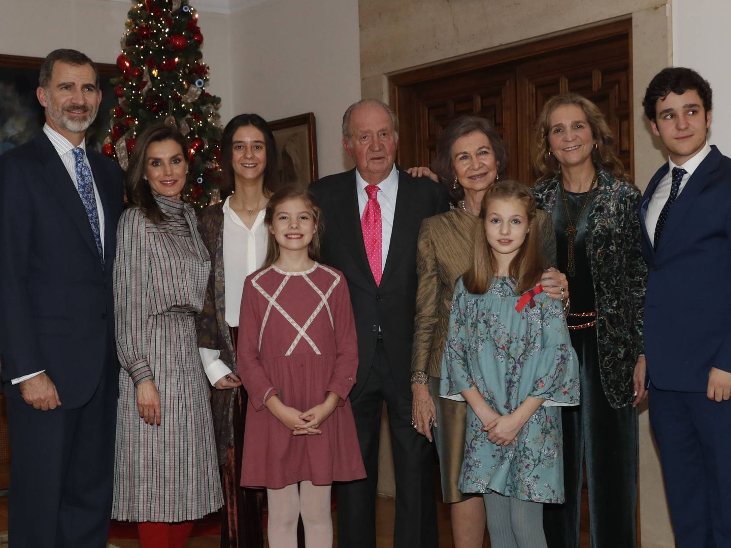 Fotografía del almuerzo familiar en el Palacio de La Zarzuela con motivo del 80 aniversario de Don Juan Carlos. (EFE)