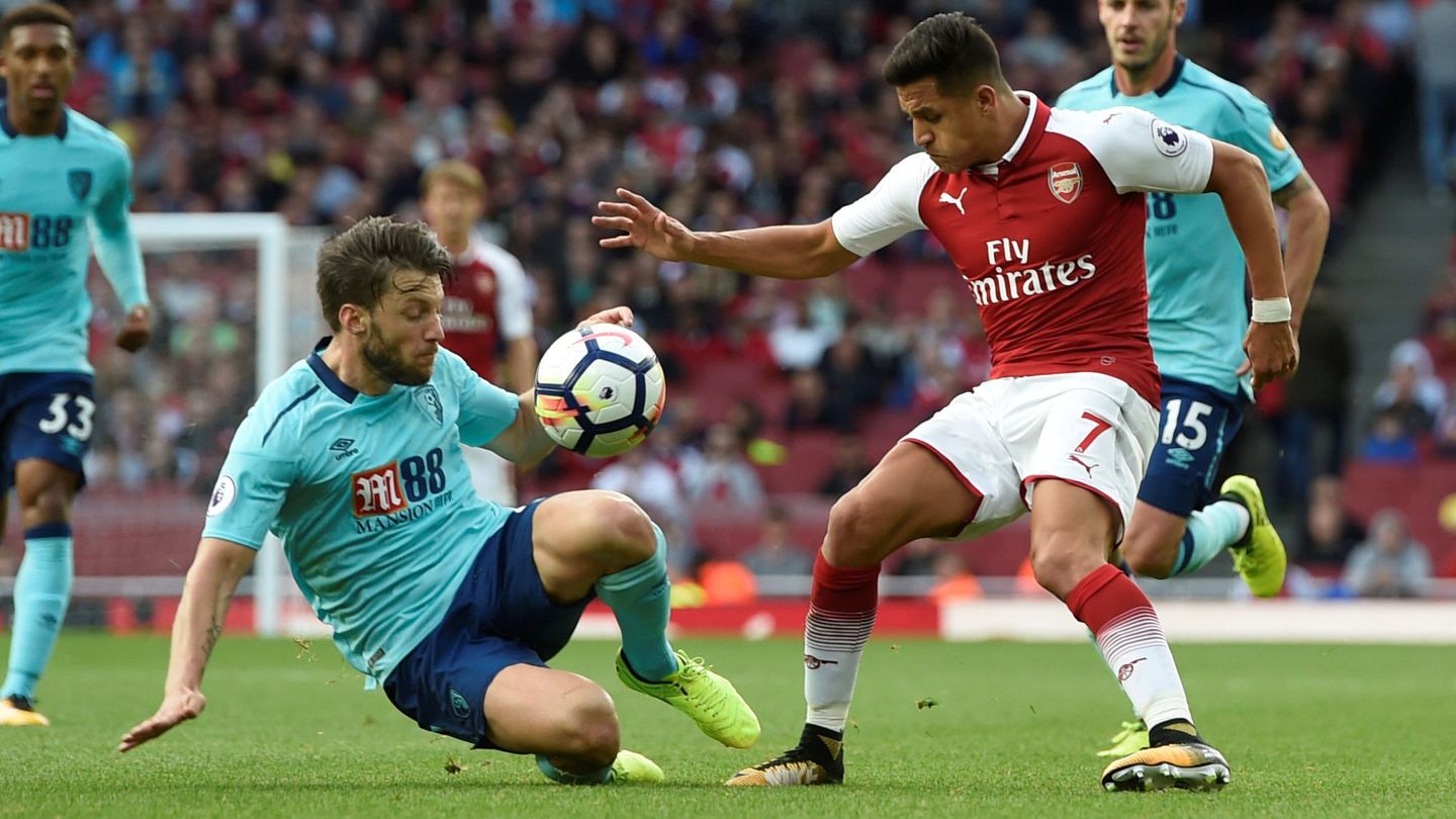 Alexis fue ovacionado por la afición del Arsenal. (Reuters)