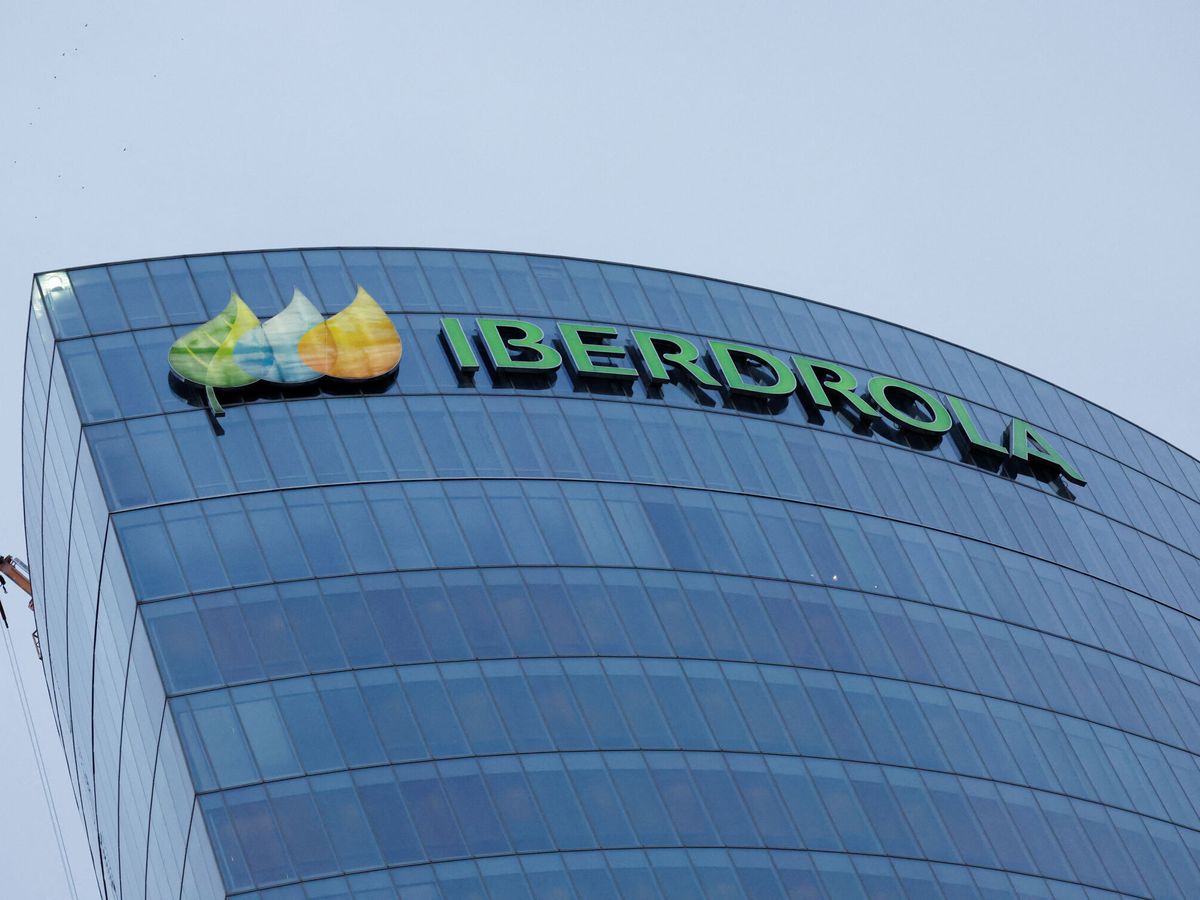 Foto: El logotipo de Iberdrola en su sede en Bilbao, España. (Reuters/Vincent West)