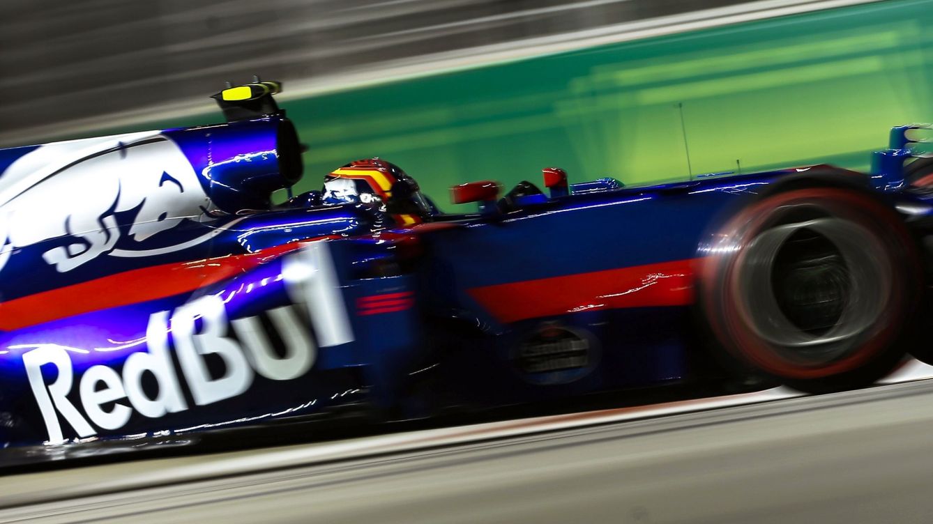 Carlos Sainz exprime su Toro Rosso y logra un décimo puesto en parrilla en Singapur