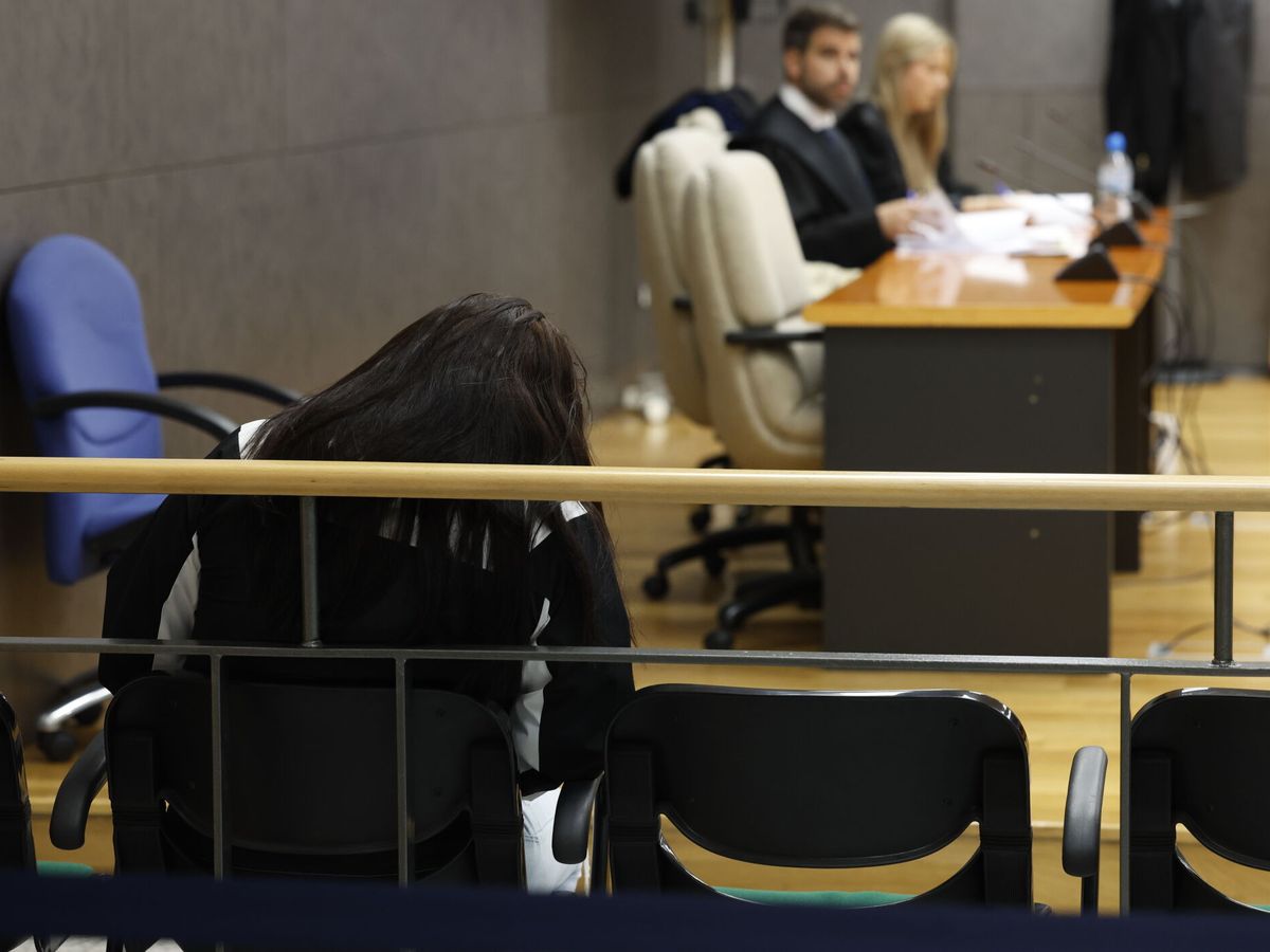Foto: La mujer condenada por el robo del bebé durante el juicio. (EFE/Miguel Toña)