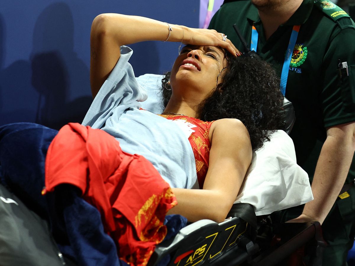 Foto: María Vicente se despide entre lágrimas. (Reuters/Paul Childs)