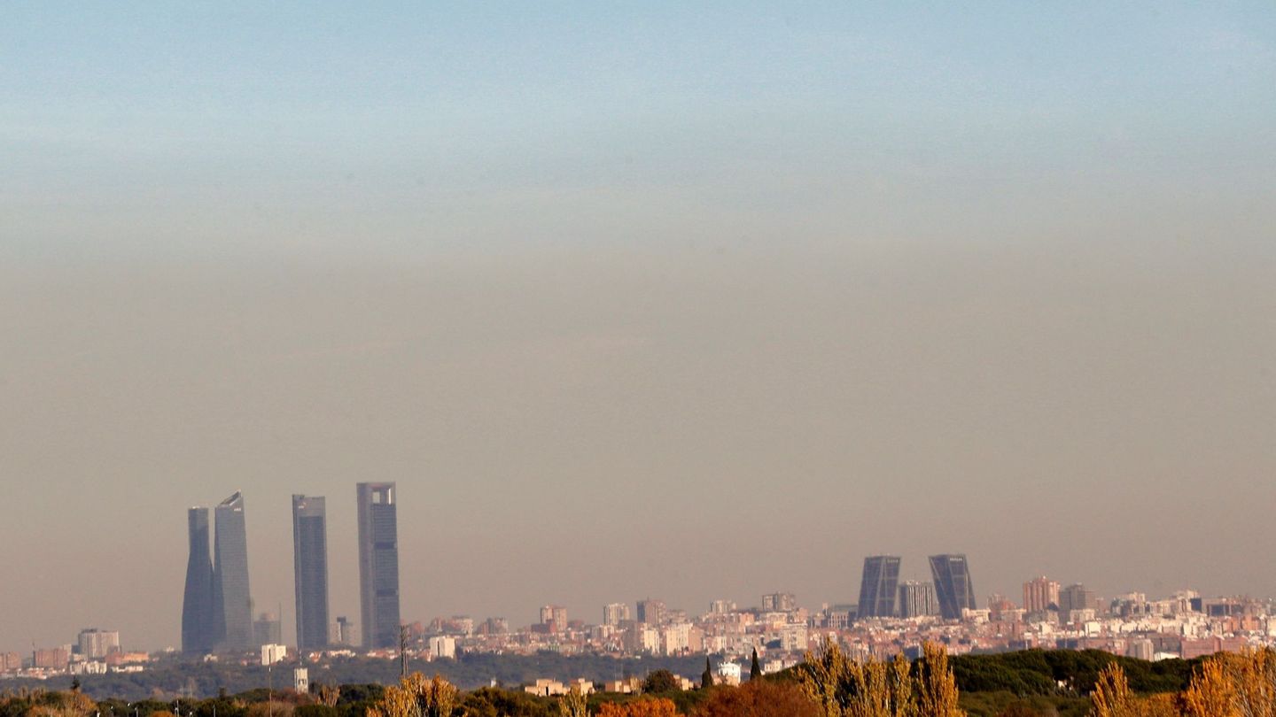 La boina de contaminación sobre Madrid. (EFE)