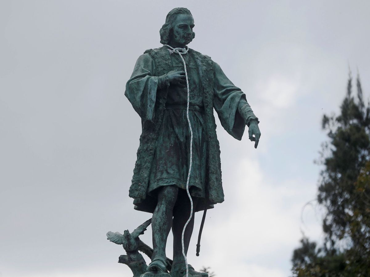 Foto: Fotografía de una estatua de Cristóbal Colón. (EFE)