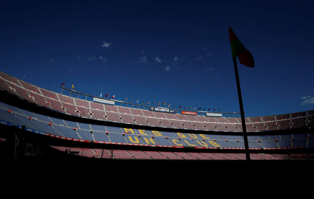 El Camp Nou no lucirá durante este próximo mes ante la falta de público. (EFE)