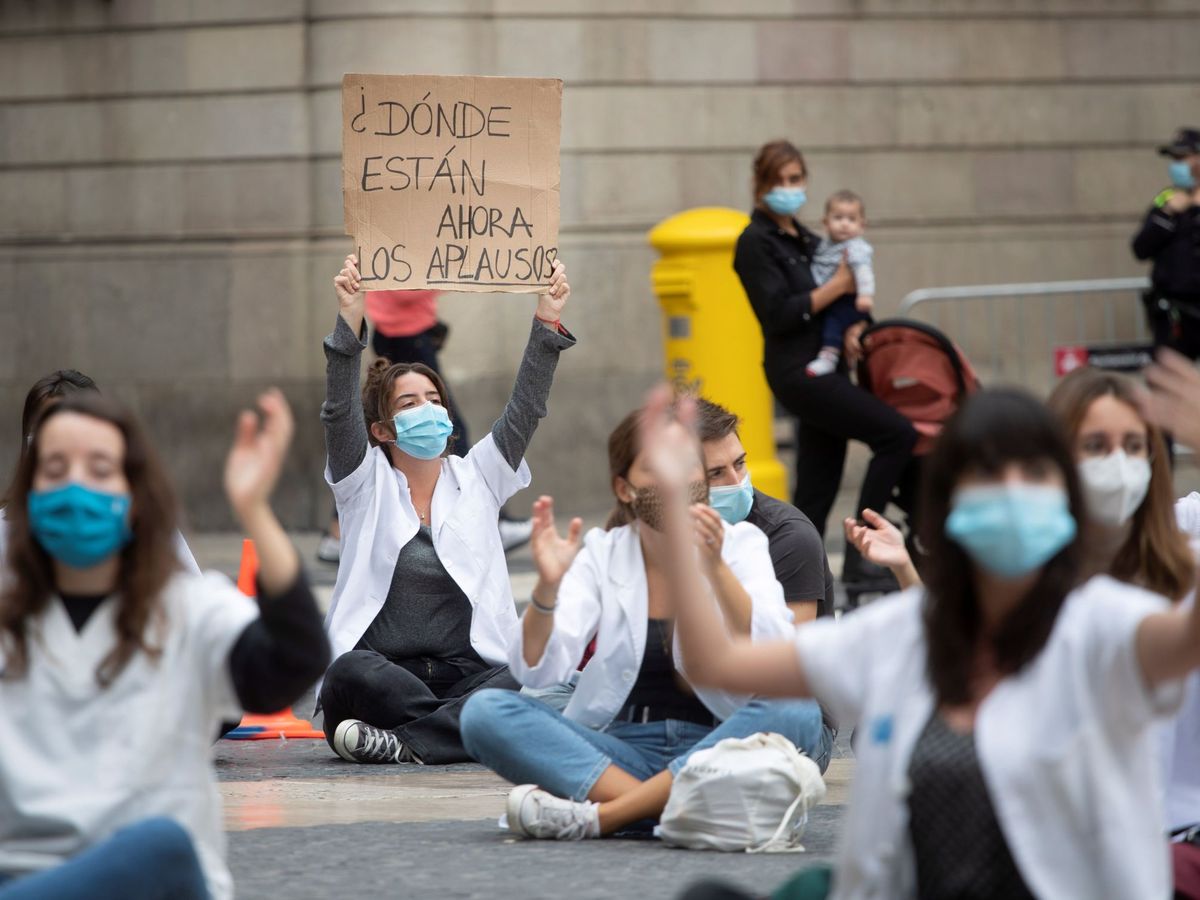 Foto: Imagen de archivo de una protesta de médicos en Barcelona. (EFE/Marta Pérez)