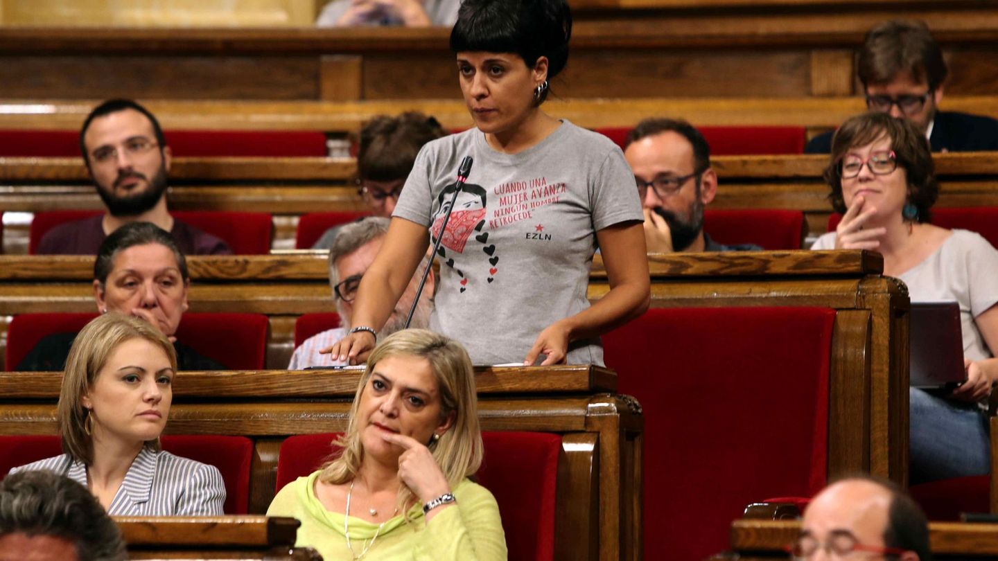 La diputada de la CUP, Anna Gabriel, en el Parlament de Cataluña. (EFE)