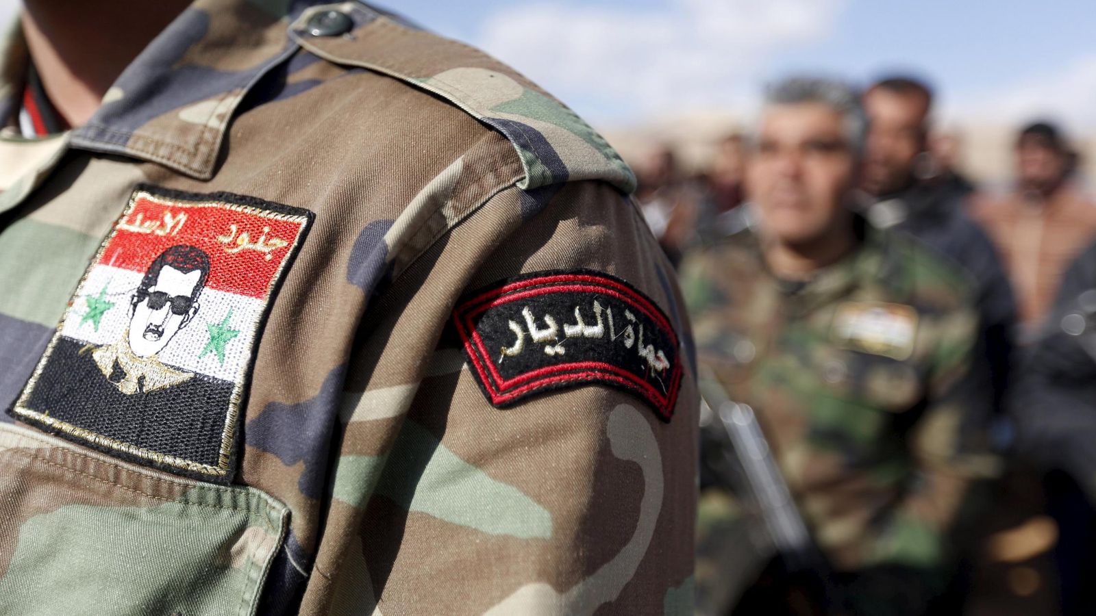 Foto: Voluntarios de las Unidades de Autoprotección del régimen sirio durante un entrenamiento en Damasco, el 5 de diciembre de 2015 (Reuters)