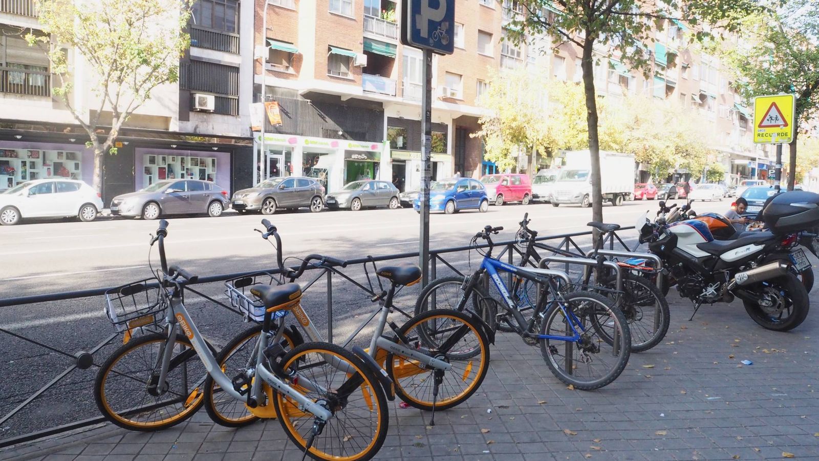 Foto: Bicicletas de oBike en las calles de Madrid (Analia Plaza)