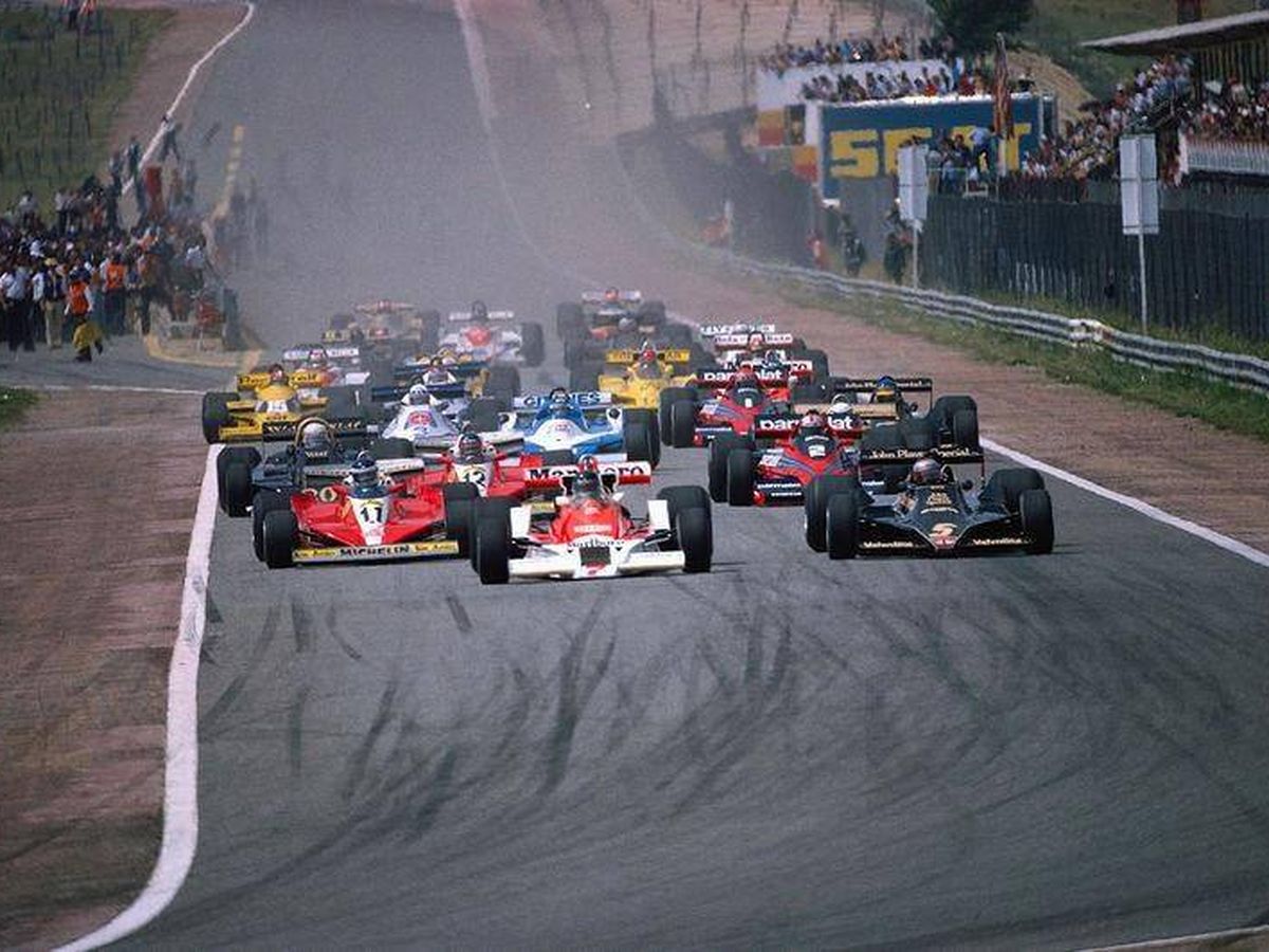 Foto: Una carrera de Fórmula 1 en el circuito del Jarama. (RACE)
