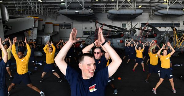 Foto: Militares estadounidenses en el portaaviones USS Ronald Reagan. (EFE)