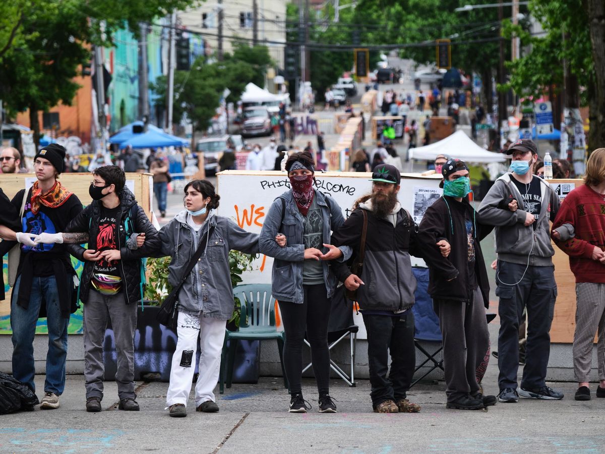 Foto: Activistas en la 'zona ocupada' de Seattle. (EFE)