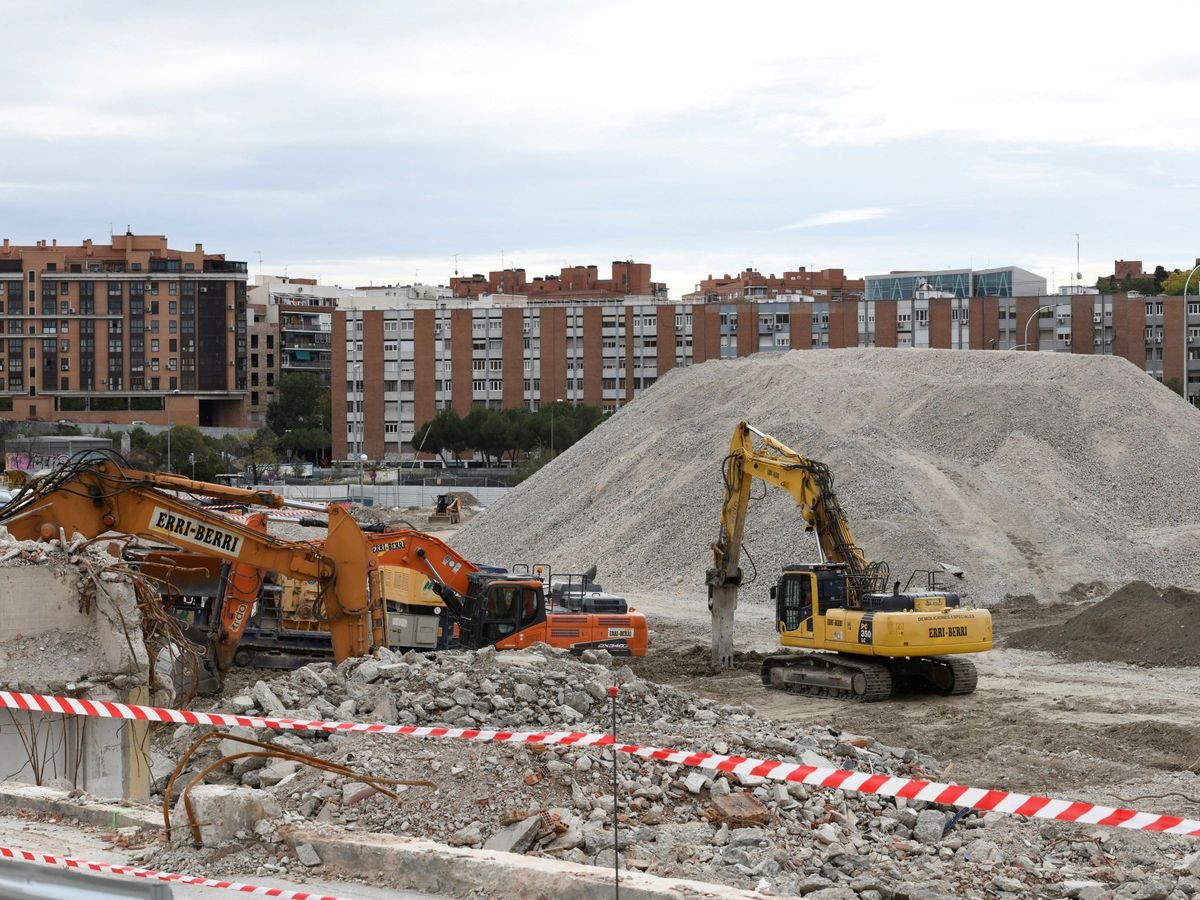 Foto: El sector de la construcción no se detiene durante el estado de alarma. (EFE)