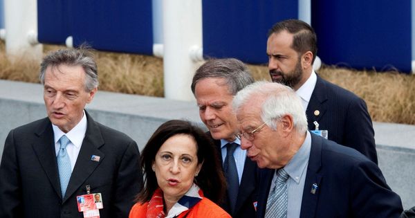 Foto: Los ministros de Asuntos Exteriores, Josep Borrell, y Defensa, Margarita Robles. (EFE)