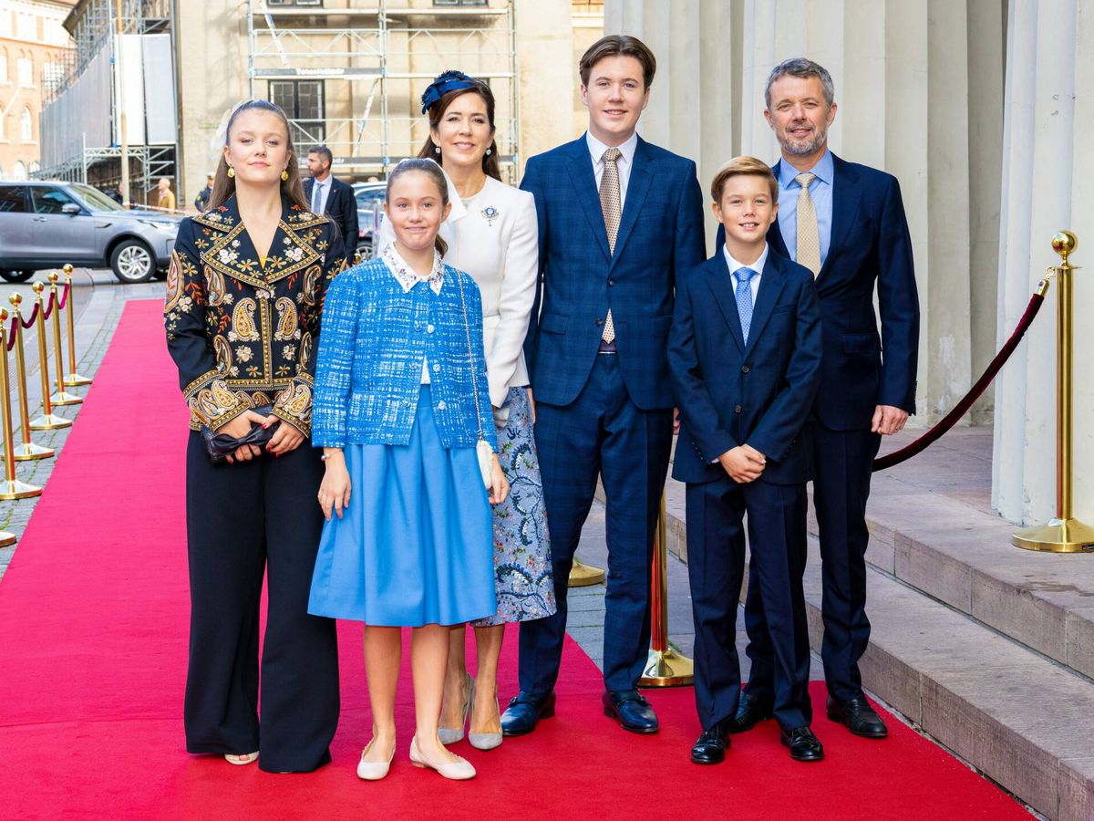 Foto: Federico y Mary, con sus cuatro hijos. (Cordon Press)