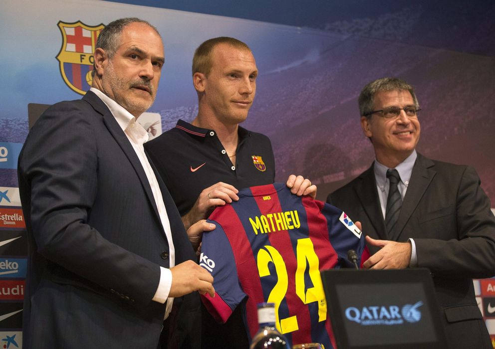 Foto: Andoni Zubizarreta, en la presentación de Jérémy Mathieu como nuevo jugador del Barcelona.