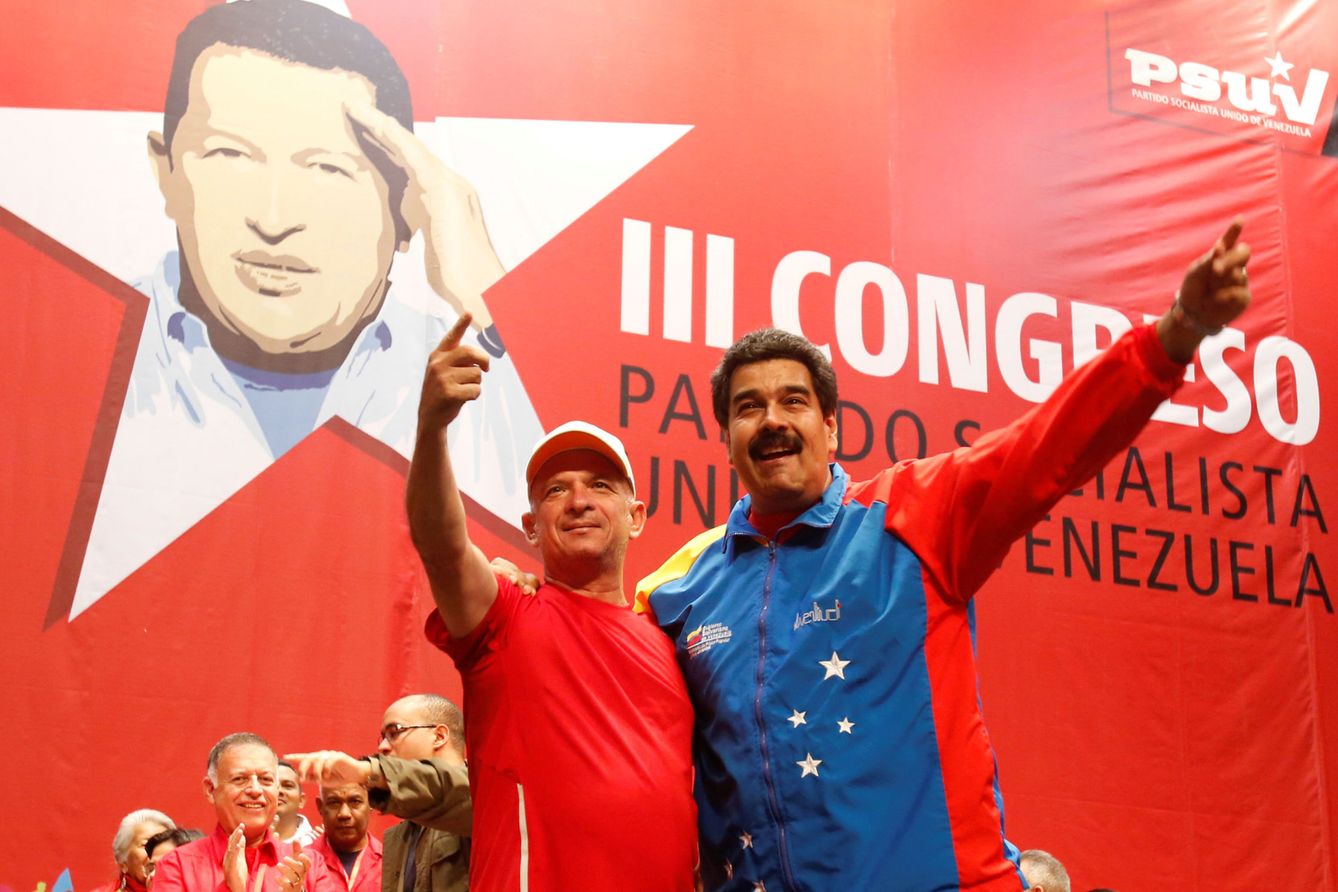 Hugo Carvajal fue homenajeado en Caracas por Nicolás Maduro en 2014. (Reuters)