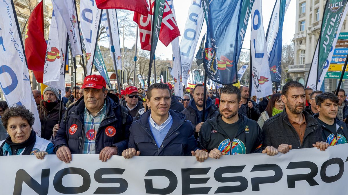 Policías y guardias civiles se manifiestan en Madrid por la ley mordaza: "Hará de España un país más inseguro"