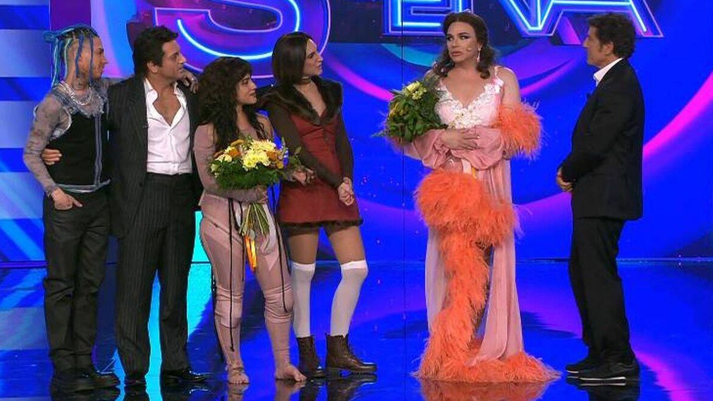 Manel Fuentes junto a los finalistas de 'Tu Cara Me Suena 11'. (Atresmedia)