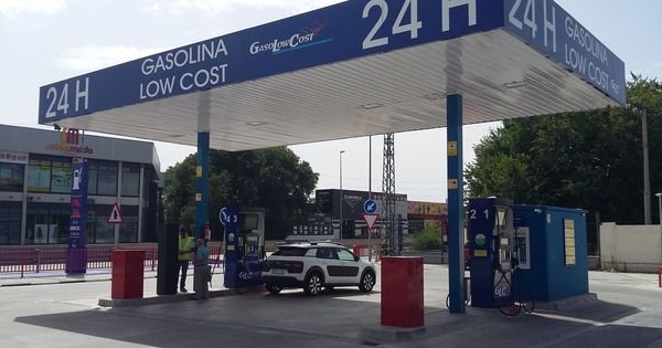 Foto: La gasolinera de César Martín en Fuenlabrada. (R. M.)